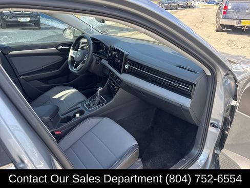 Used 2025 Volkswagen Jetta SE image 15