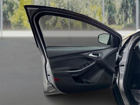 Used 2018 Ford Focus SEL FWD image 20