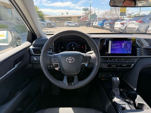 Used 2025 Toyota Camry LE image 33