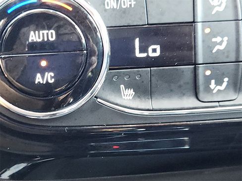 Used 2025 Chevrolet Trax LT w/ LT Convenience Package image 23