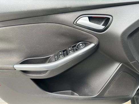 Used 2012 Ford Focus Titanium FWD image 23