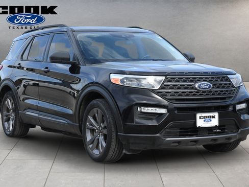 Used 2021 Ford Explorer XLT w/ Equipment Group 202A RWD image 2