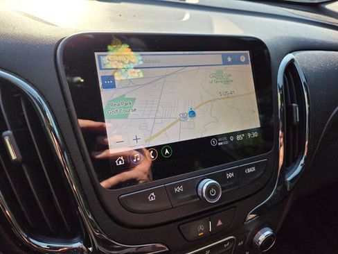 Used 2022 Chevrolet Equinox RS w/ Infotainment Package FWD image 14