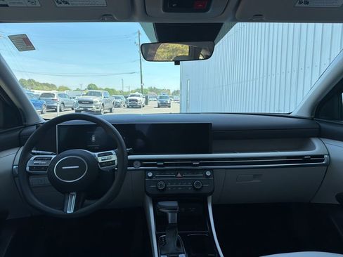 Used 2025 Hyundai Tucson SE image 15