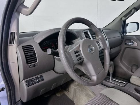 Used 2013 Nissan Frontier SV w/ SV Value Truck Pkg AWD/4WD image 9