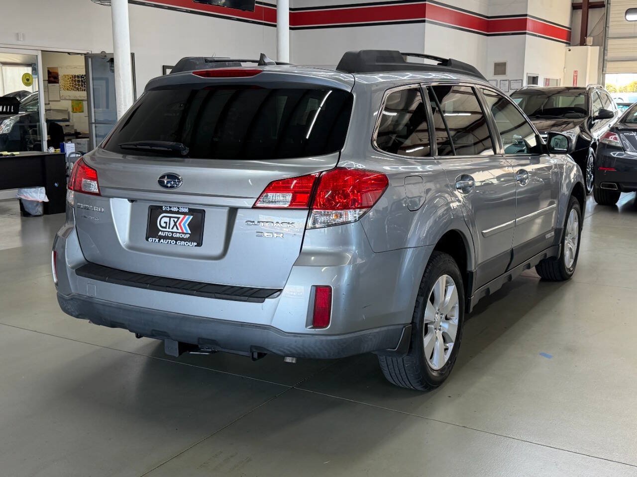 Used 2011 Subaru Outback 3.6R Limited AWD/4WD image 2