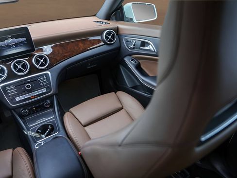 Used 2018 Mercedes-Benz CLA 250 image 27
