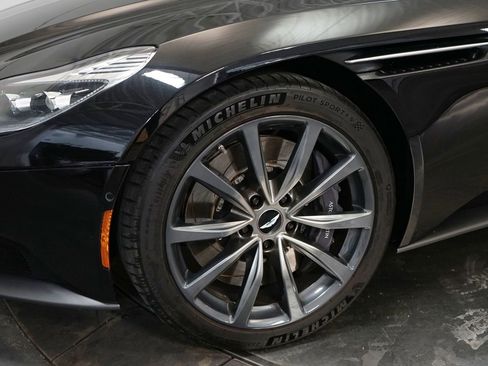 Used 2018 Aston Martin DB11 V12 image 9