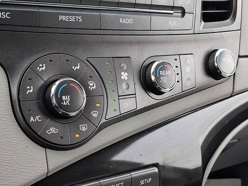 Used 2012 Toyota Sienna LE image 14