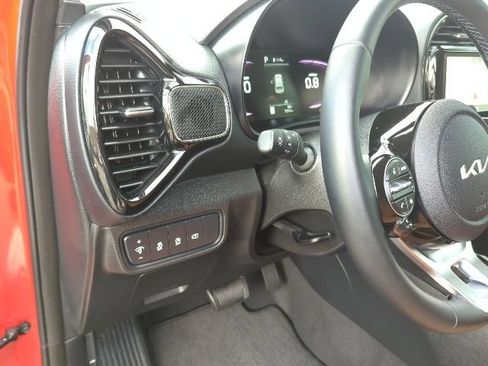 Used 2025 Kia Soul EX FWD image 14