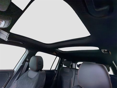 New 2026 Mercedes-Benz GLB 250 4MATIC image 15