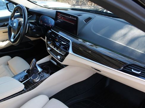 Used 2023 BMW 530i xDrive 530i xDrive w/ Premium Package image 47