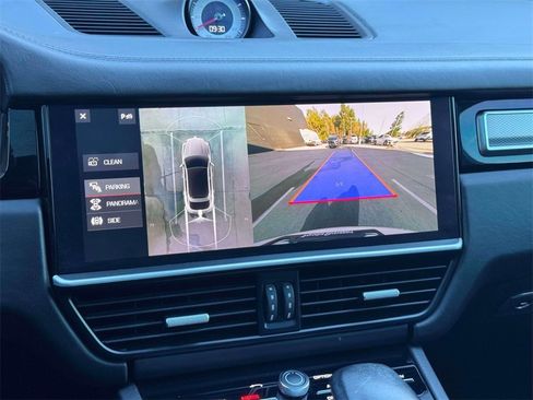 Used 2020 Porsche Cayenne Turbo image 24