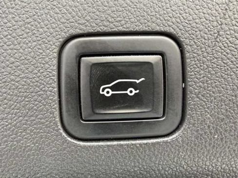 Used 2022 Cadillac Escalade Premium Luxury AWD/4WD image 59