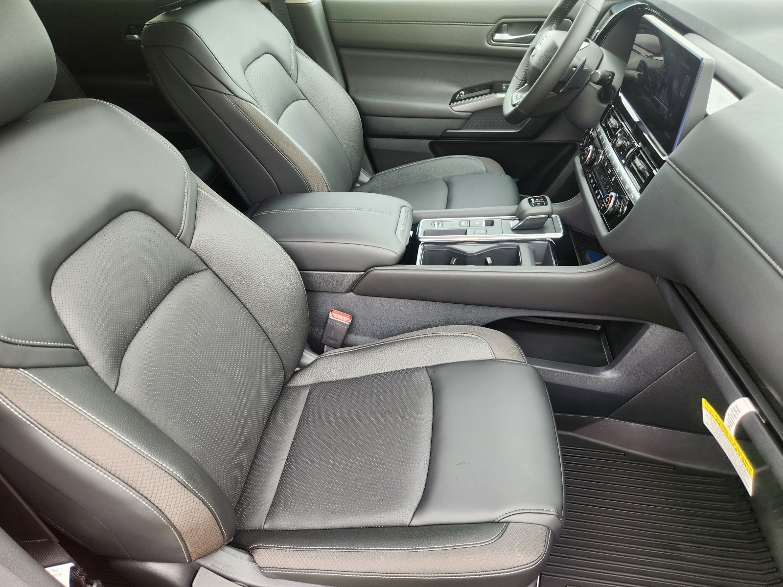 New 2026 Nissan Pathfinder SL FWD image 13