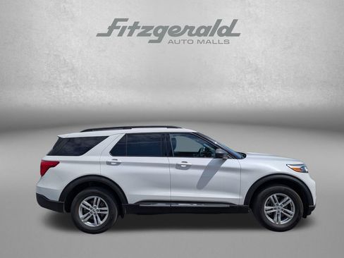 Used 2022 Ford Explorer XLT image 4