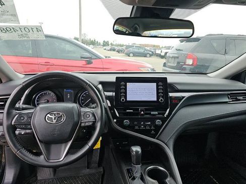 Used 2024 Toyota Camry SE image 9