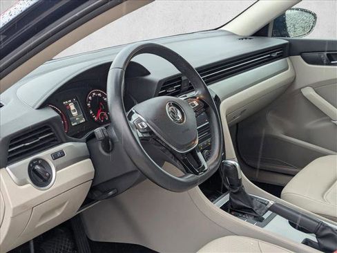 Used 2021 Volkswagen Passat 2.0T SE w/ Luggage Net & Mats Package image 9