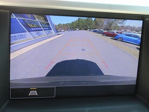 Certified 2023 GMC Acadia SLT image 10