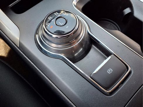 Used 2020 Ford Fusion SE FWD image 20