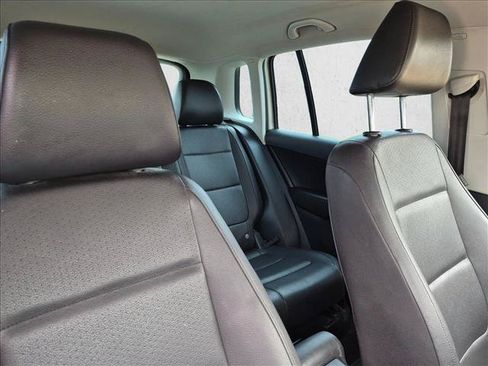 Used 2014 Volkswagen Tiguan SE FWD image 16