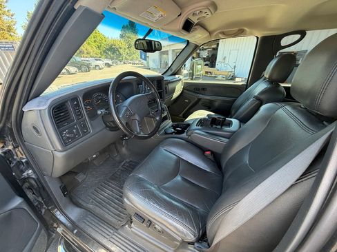 Used 2003 Chevrolet Silverado 2500 LT w/ Skid Plate Package AWD/4WD image 6