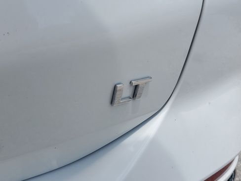 Used 2020 Chevrolet Equinox LT image 9