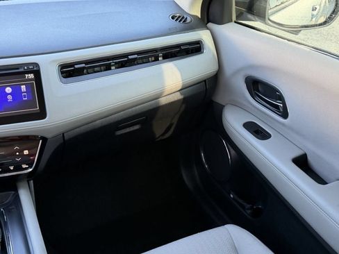 Used 2018 Honda HR-V EX image 16