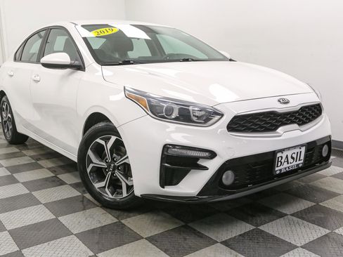 Used 2019 Kia Forte LXS image 2