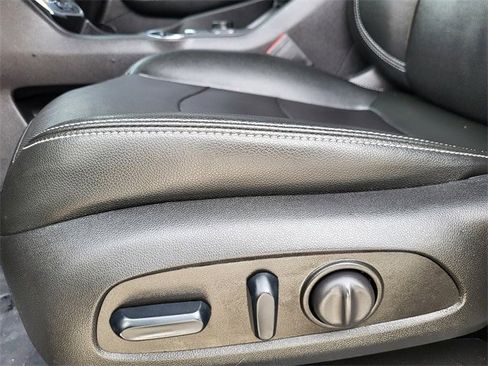 Used 2024 GMC Terrain SLT image 17