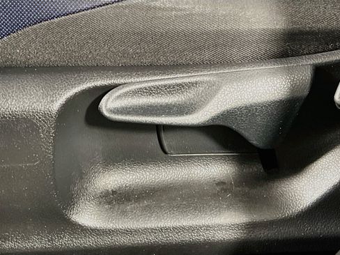 Used 2020 Toyota C-HR XLE FWD image 16