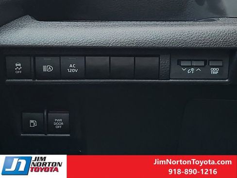 Used 2025 Toyota Sienna Limited AWD/4WD image 22