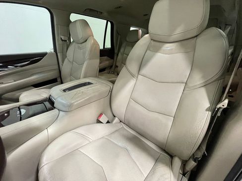 Used 2016 Cadillac Escalade Luxury image 15