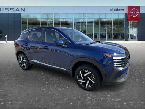 Certified 2025 Nissan Kicks SV image 3