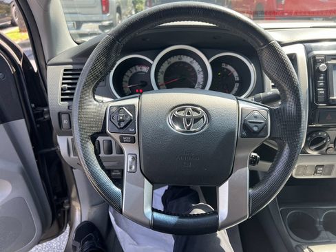 Used 2014 Toyota Tacoma PreRunner w/ SR5 Package RWD image 18