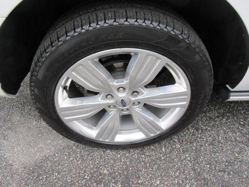 Used 2024 Ford Expedition Platinum image 12