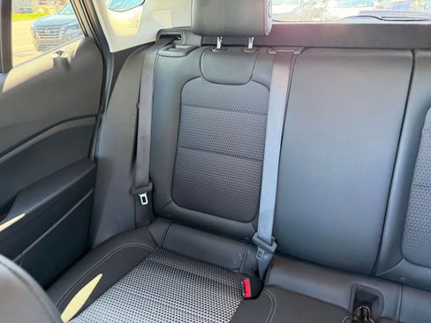 Used 2025 Chevrolet Trax LT image 38