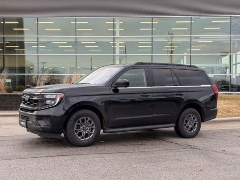 Used 2025 Ford Expedition Active image 2