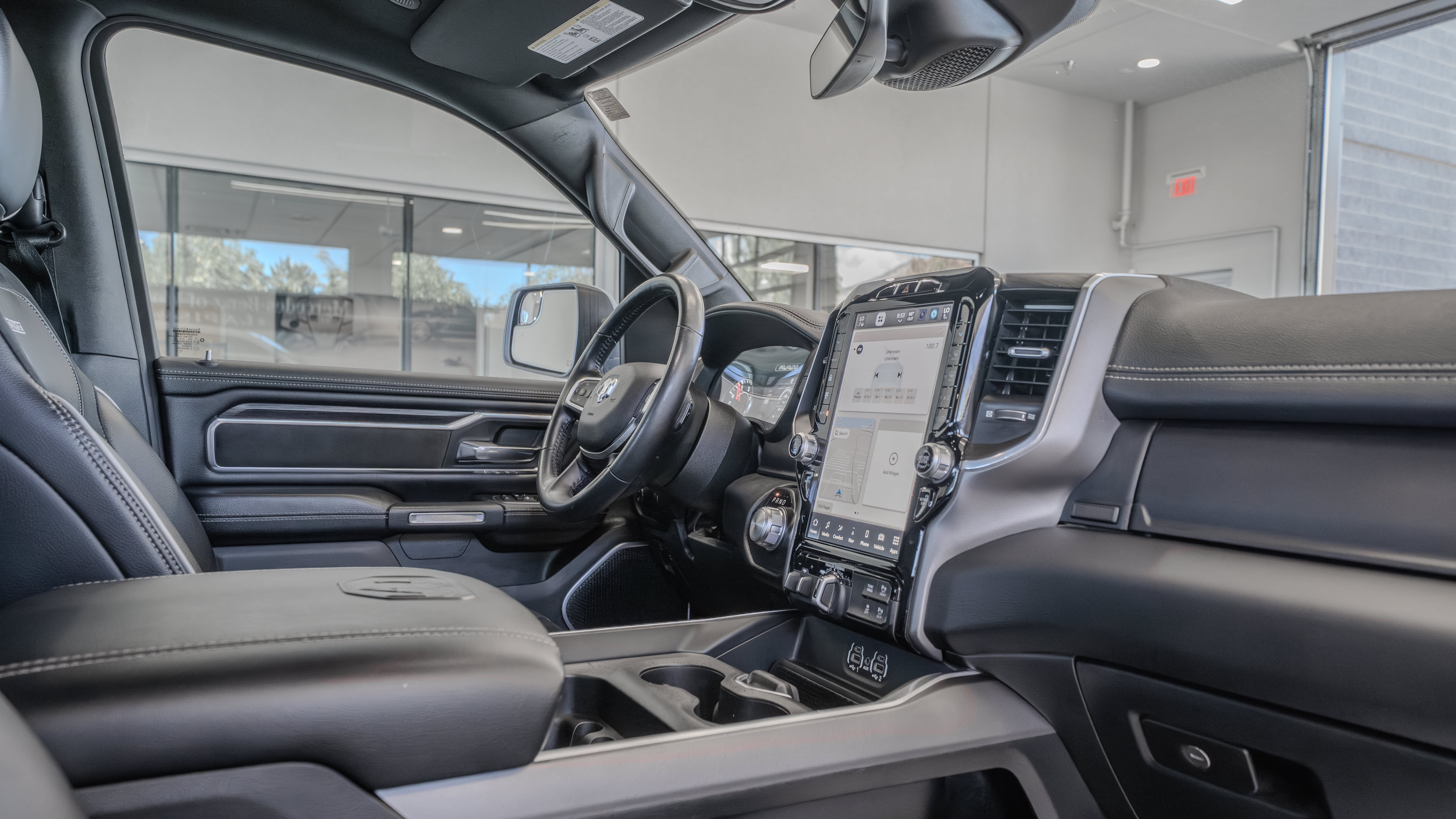 Used 2023 RAM 1500 Laramie AWD/4WD image 18