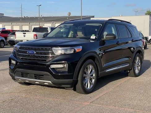 Certified 2020 Ford Explorer XLT w/ Equipment Group 202A RWD image 3