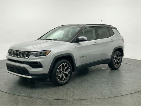 Used 2025 Jeep Compass Limited AWD/4WD image 3