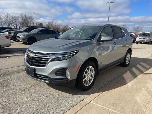 Used 2024 Chevrolet Equinox LT image 2