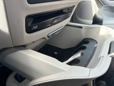 Used 2017 Chrysler Pacifica Touring-L Plus w/ Advanced Safetytec Group FWD image 38