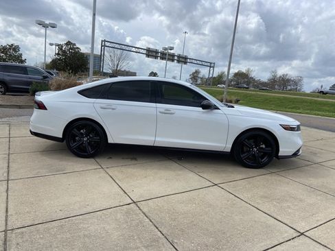 Used 2023 Honda Accord Sport image 12