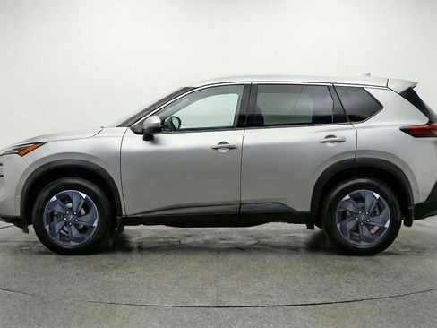 Used 2025 Nissan Rogue SV FWD image 5