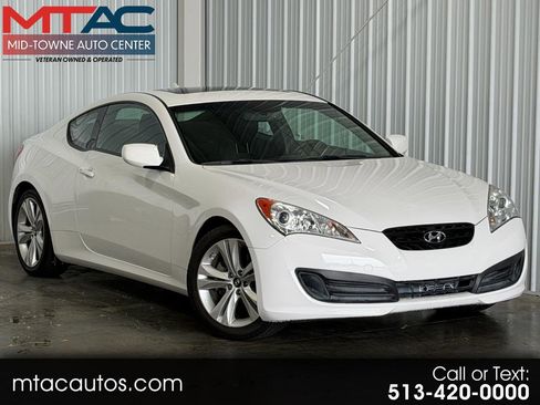Used 2012 Hyundai Genesis 2.0T Premium RWD image 1