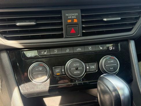 Used 2020 Volkswagen Jetta SEL Premium image 19