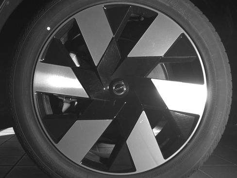 Certified 2025 Volvo XC60 T8 Plus w/ Protection Package Premier AWD/4WD image 21