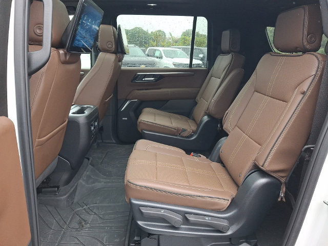 Used 2025 Chevrolet Suburban High Country AWD/4WD image 18