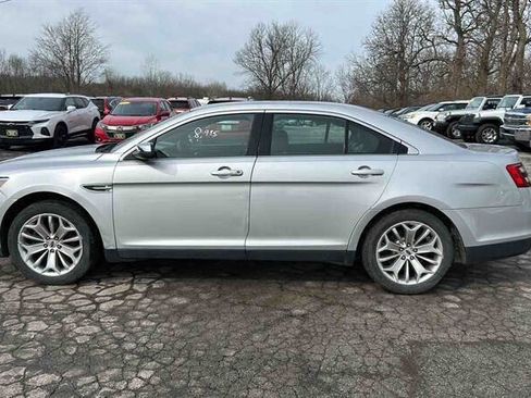 Used 2018 Ford Taurus Limited image 5